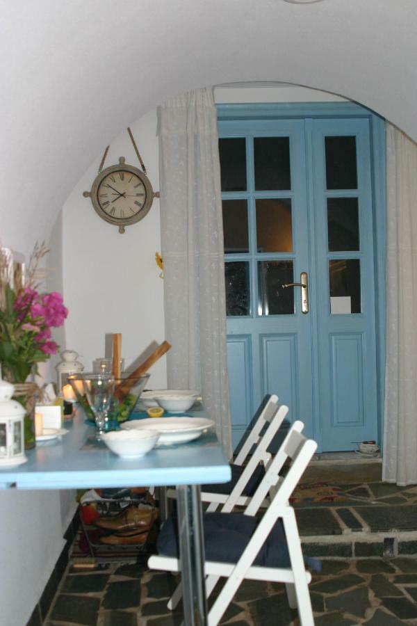 The Studio, Leonídion Eksteriør billede